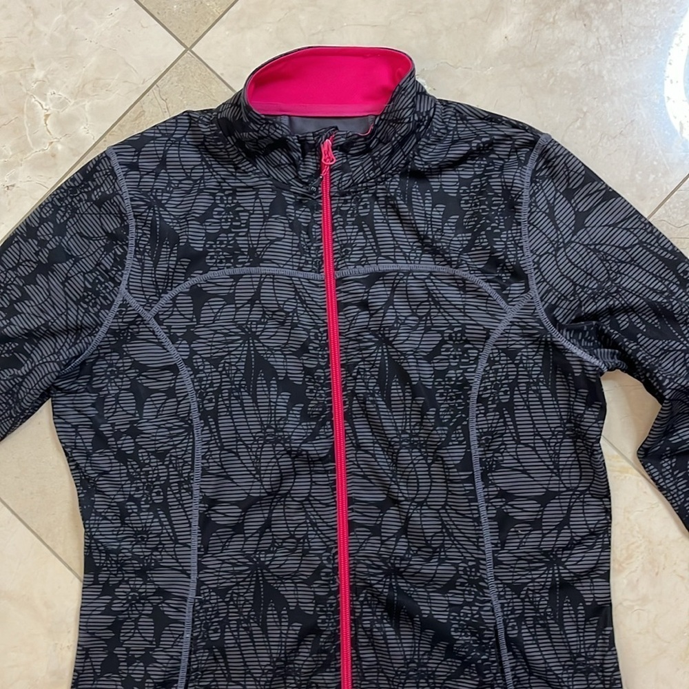 ⭐️ Mondetta floral patterned zip-up top- size medium - Picture 7 of 11